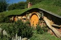 Hobbit holes came in various sizes, depending on their role in the film. Some were small, others larger so that human size actors looked like hobbits next to them. The exteriors only were filmed here. 26/2/19